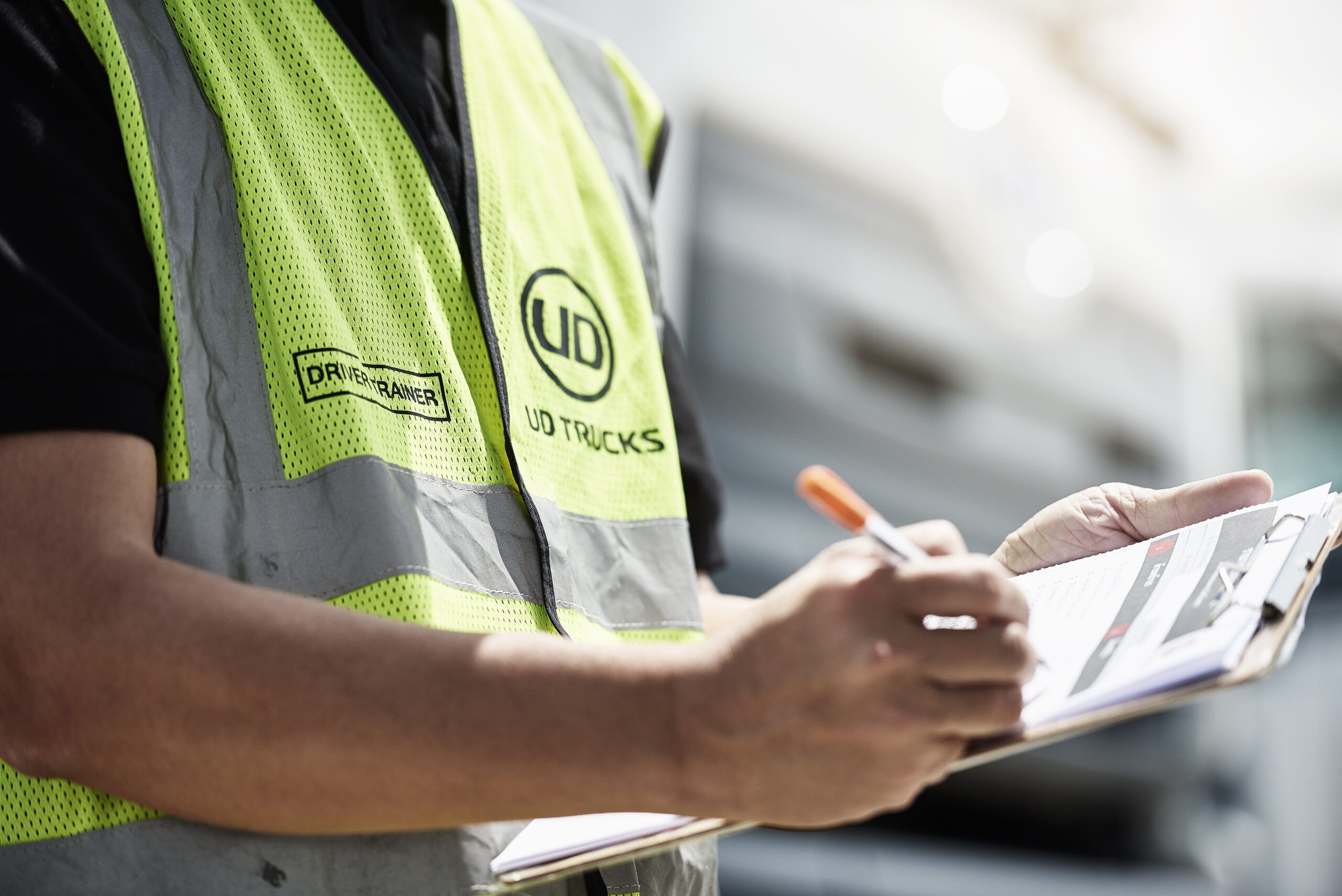 UD Trucks mechanic doing a maintenance check